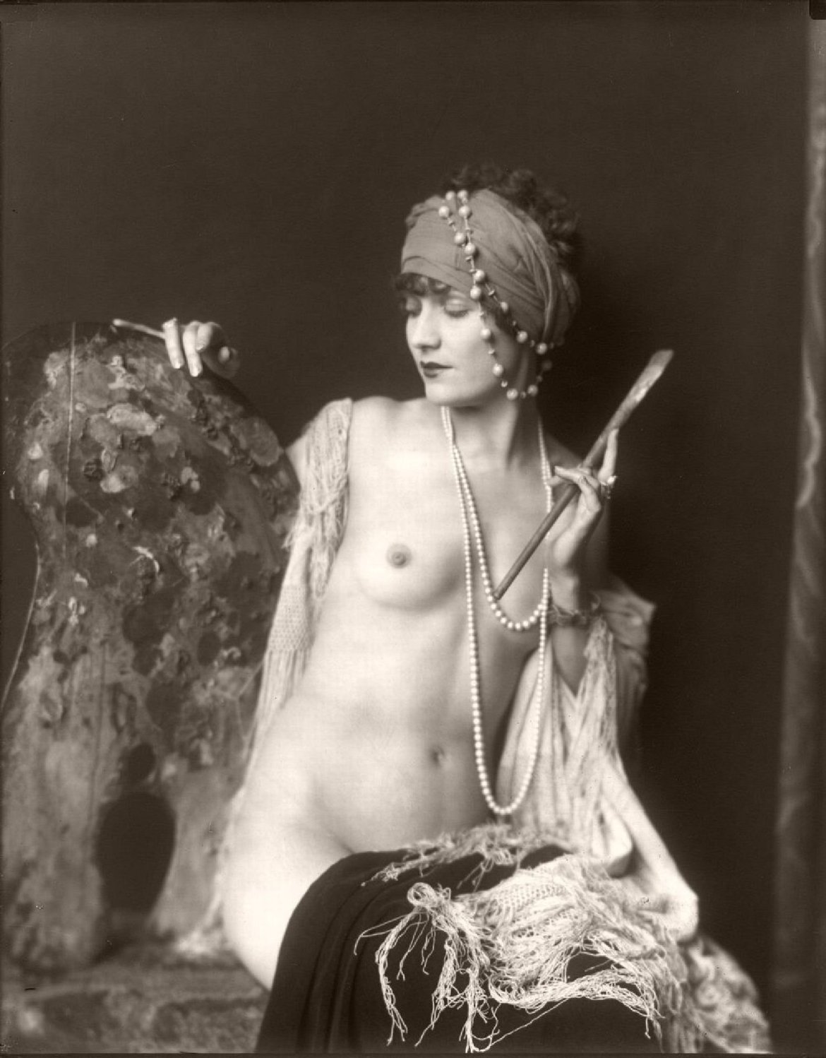 Alfred Cheney Johnston_~1930_Nude with palette.jpg